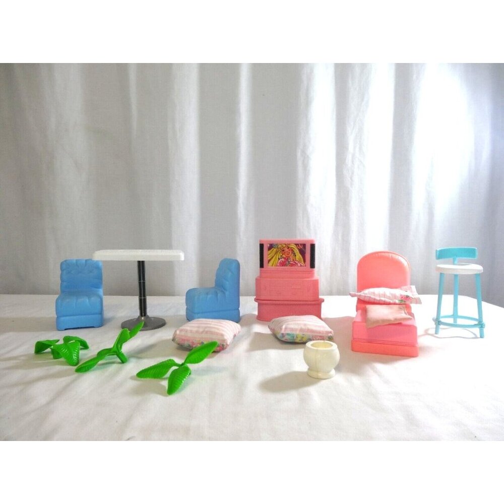 Barbie Pink‎ Chair TV with Stand Table Chairs Pillows 90s Mattel Vintage